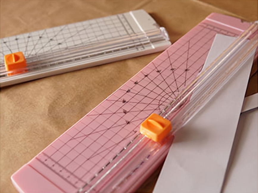 ليترز-الكويت-قطّاعة-ورق-بمقاس-a4 قطّاعة ورق بمقاس A4 - الصورة 1