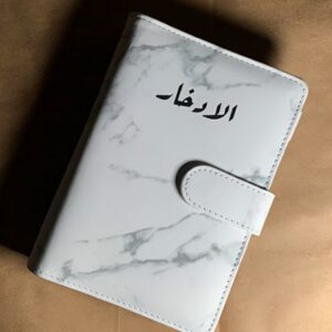 ملف ادخار أبيض بمقاس A6 بتصميم رخامي وإغلاق بكبسون